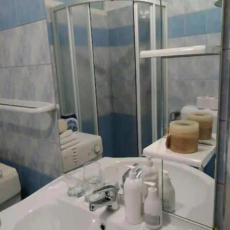Five Minutes From City Center Apartment *