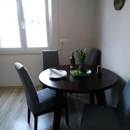 Five Minutes From City Center