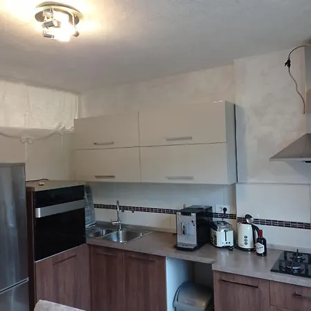 Apartment Five Minutes From City Center Pula
