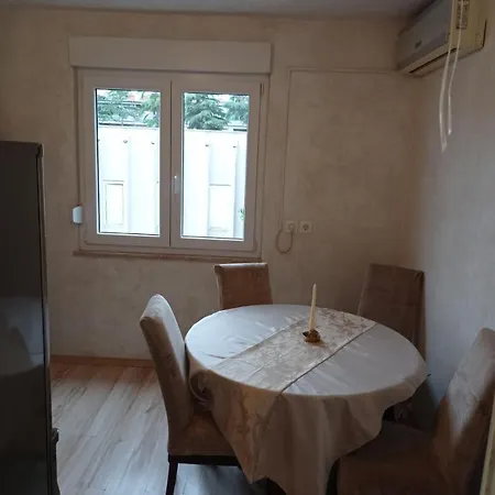 Five Minutes From City Center Apartment